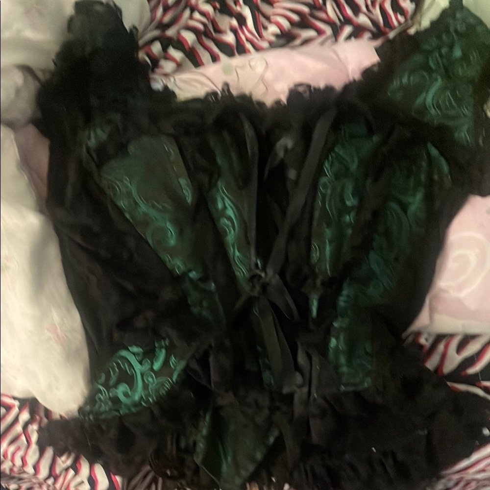 Elegant Black and Green Lace Lingerie Set